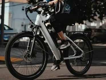 Колко бързо може да се движи 36V EBike?